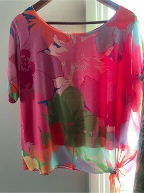Euro brand Vanis Bright Pink Barbie-esk Floral Tie-Hem Blouse size M-L